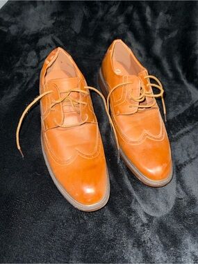 Men's Tan Leather Wingtip Derby Shoes